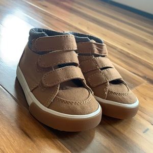 Toddler boy size 5 tan old navy shoes